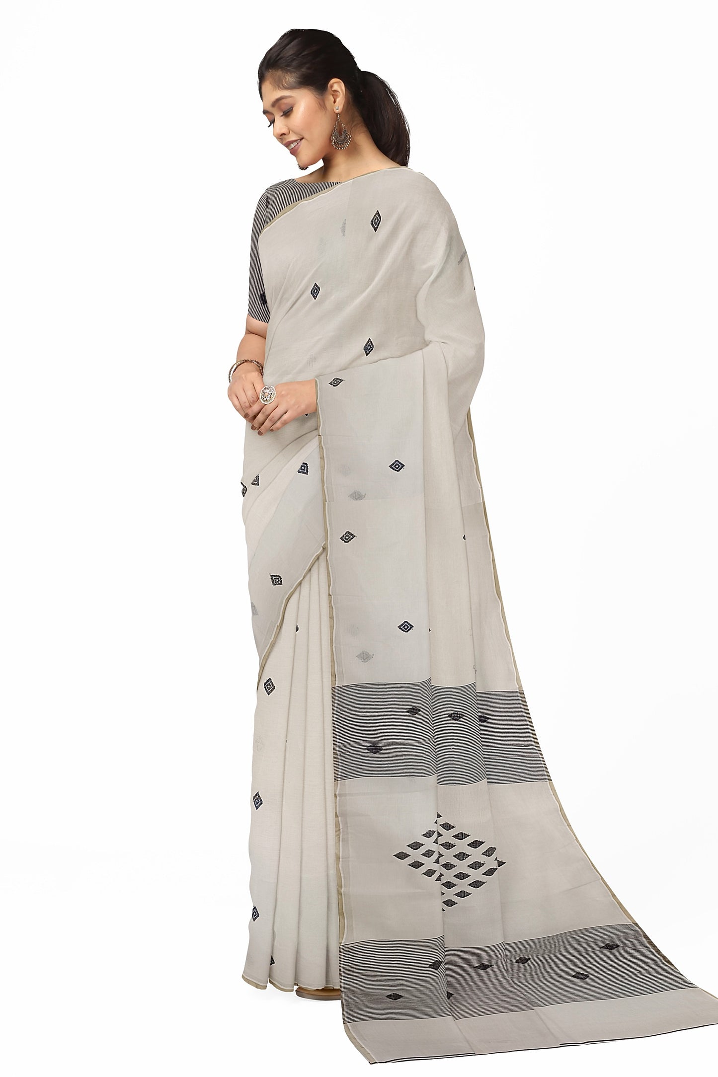 White & Black handloom handwoven Cotton Jamdani Saree
