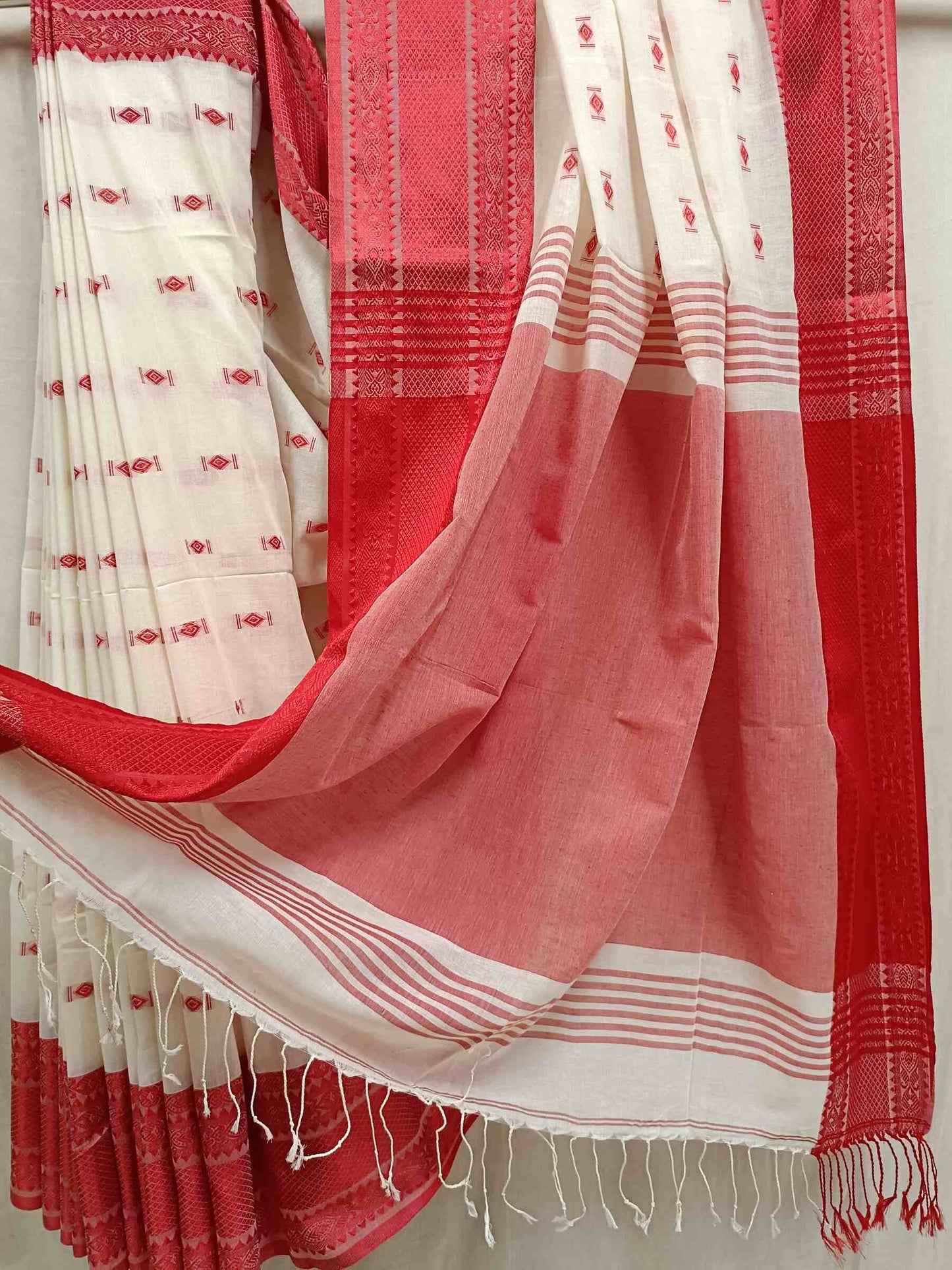 White & Red Fine Quality Handloom Cotton Saree