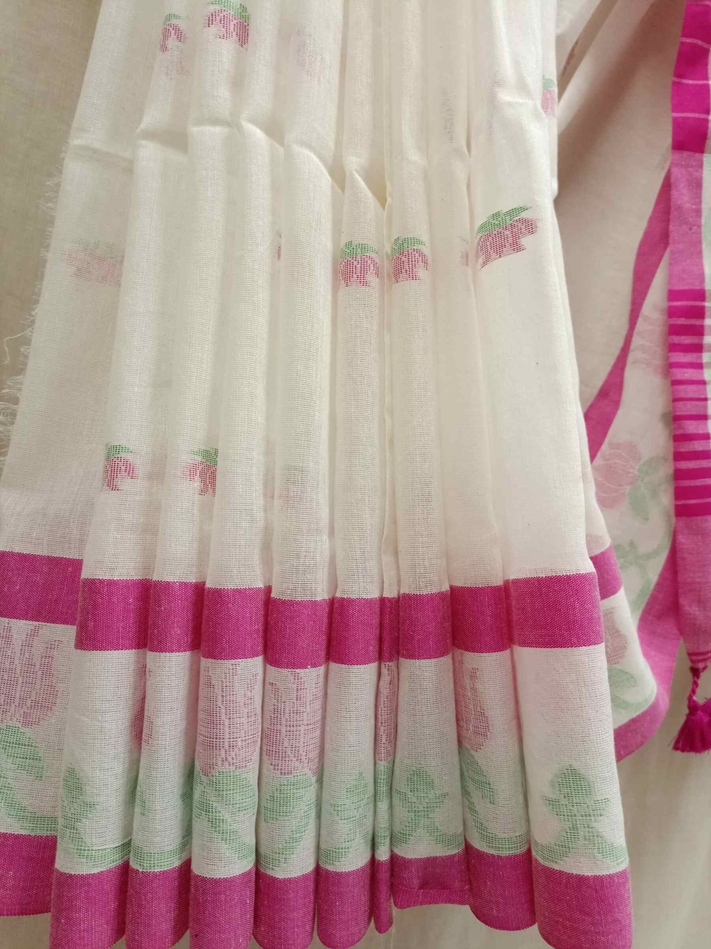 Lotus White & Pink Soft handloom Cotton Saree